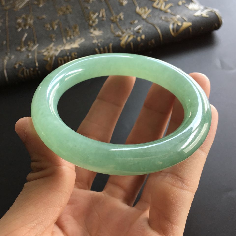 (超值推荐)糯冰种晴水圆条手镯(56mm)