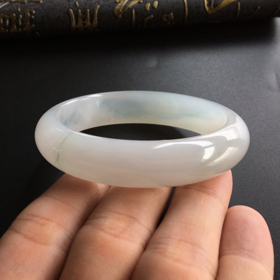 (超值推荐)糯冰种略飘花手镯(54.6mm)