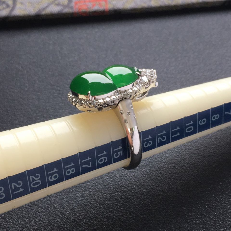 (超值推荐)冰种蓝绿镶白金钻石葫芦胸坠/戒指两用