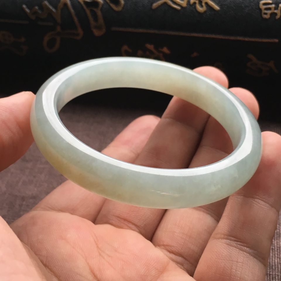 （超值推荐）糯冰种晴水略带黄翡手镯（54.5mm）