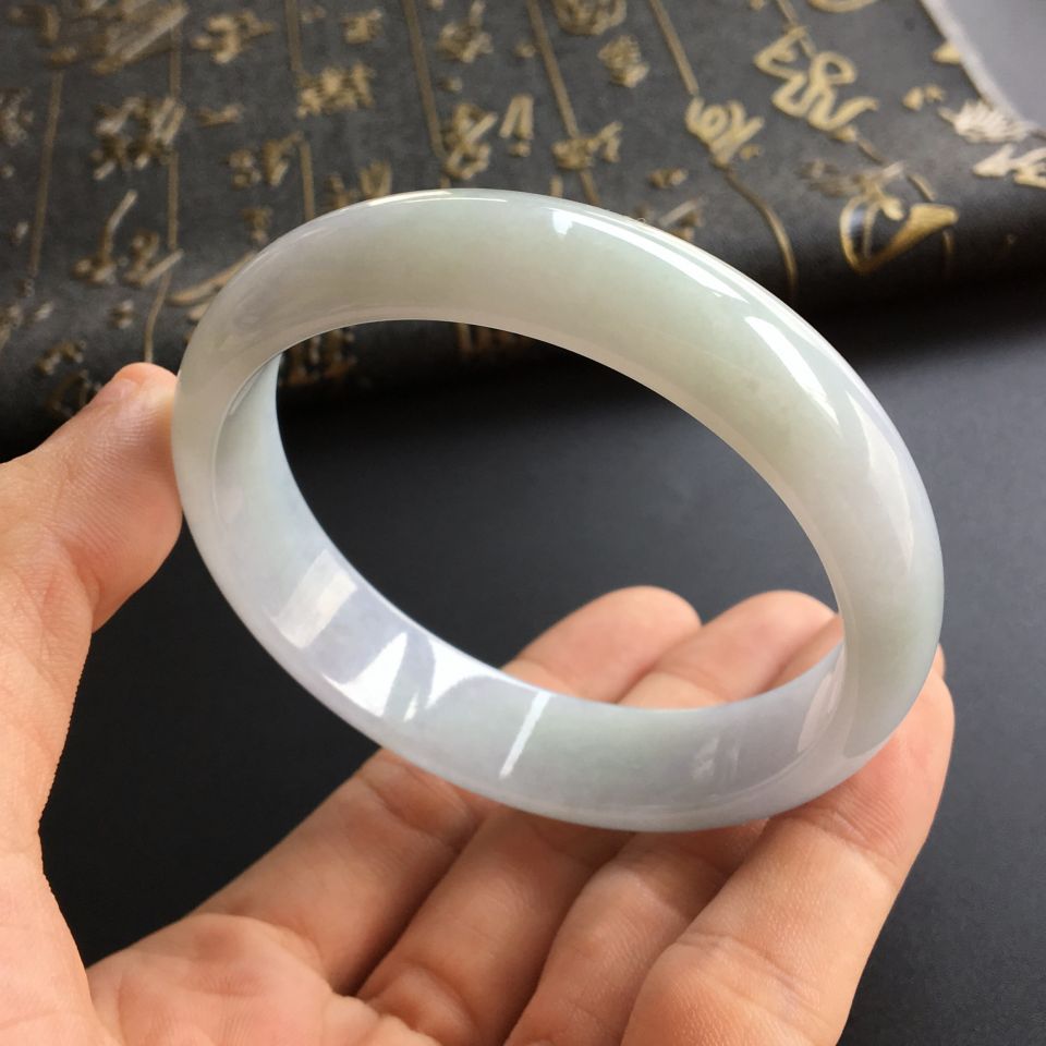 (超值推荐)糯冰种晴水手镯(61mm)