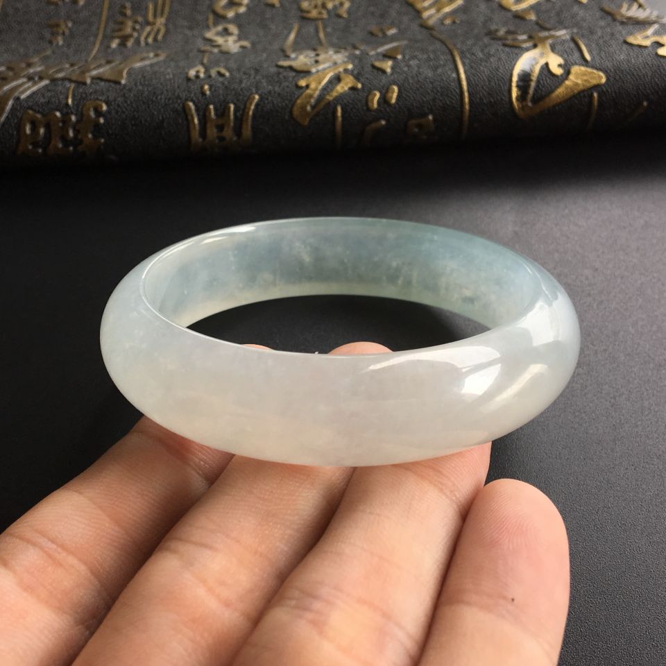 (超值推荐)冰种淡晴水手镯(55.7mm)