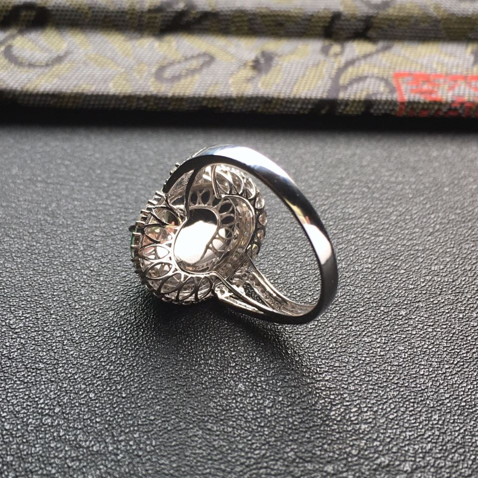 (超值推荐)冰种翠色镶白金钻石戒指