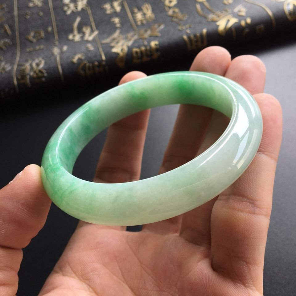 (超值推荐)糯冰种飘翠手镯(57mm)