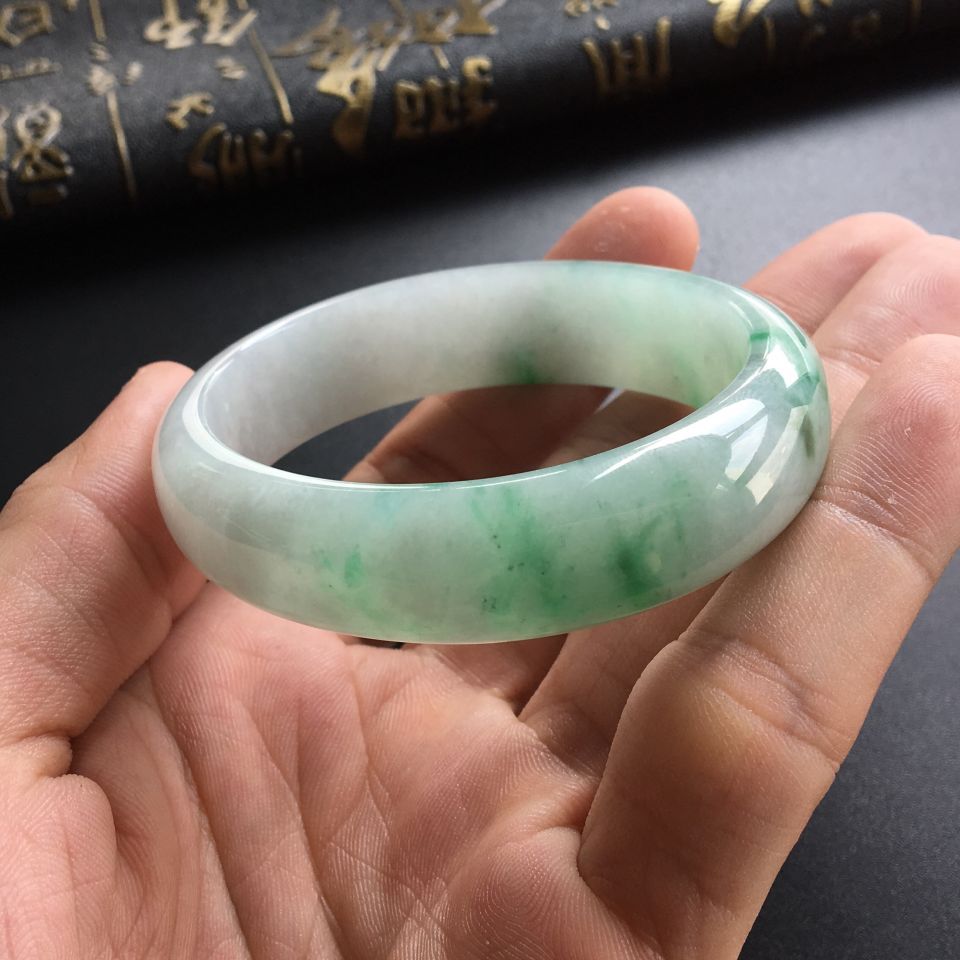 (超值推荐)糯冰种飘翠贵妃镯(54mm-46.7mm)