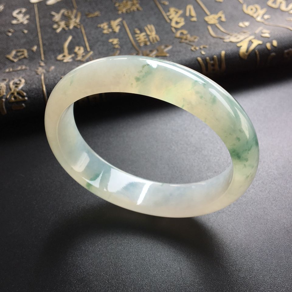 (超值推荐)冰种飘花贵妃镯(58.6mm-51.6mm)