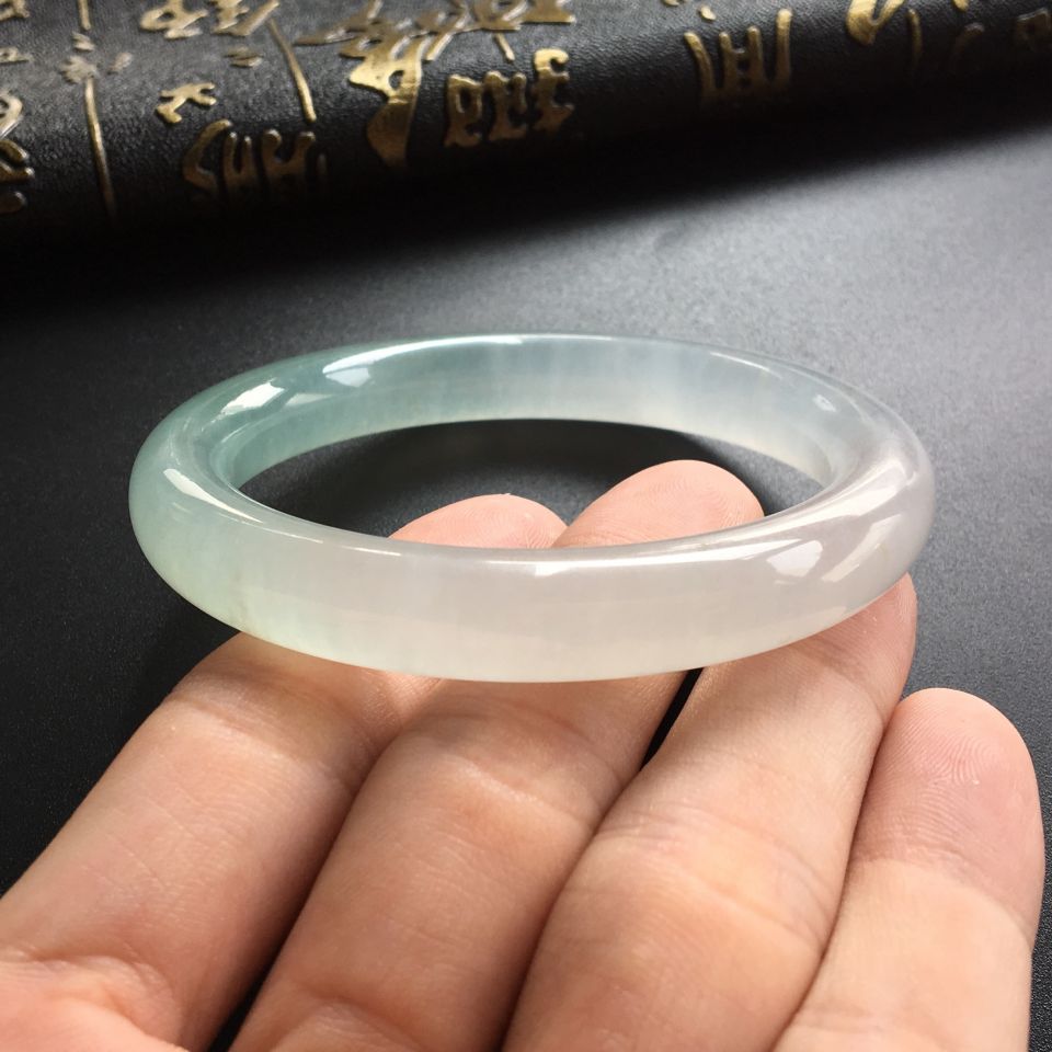 (超值推荐)冰种晴水圆条手镯(56mm)