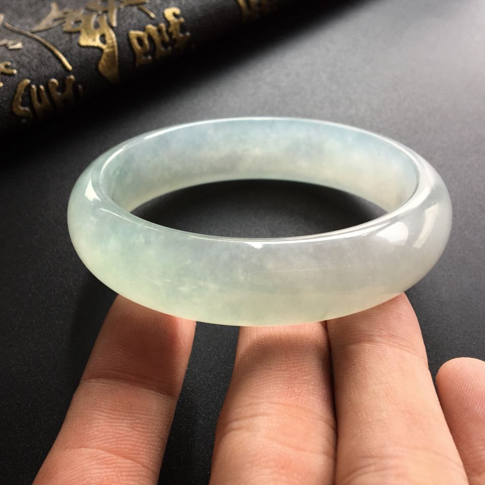 (超值推荐)冰种晴水手镯(58.5mm)