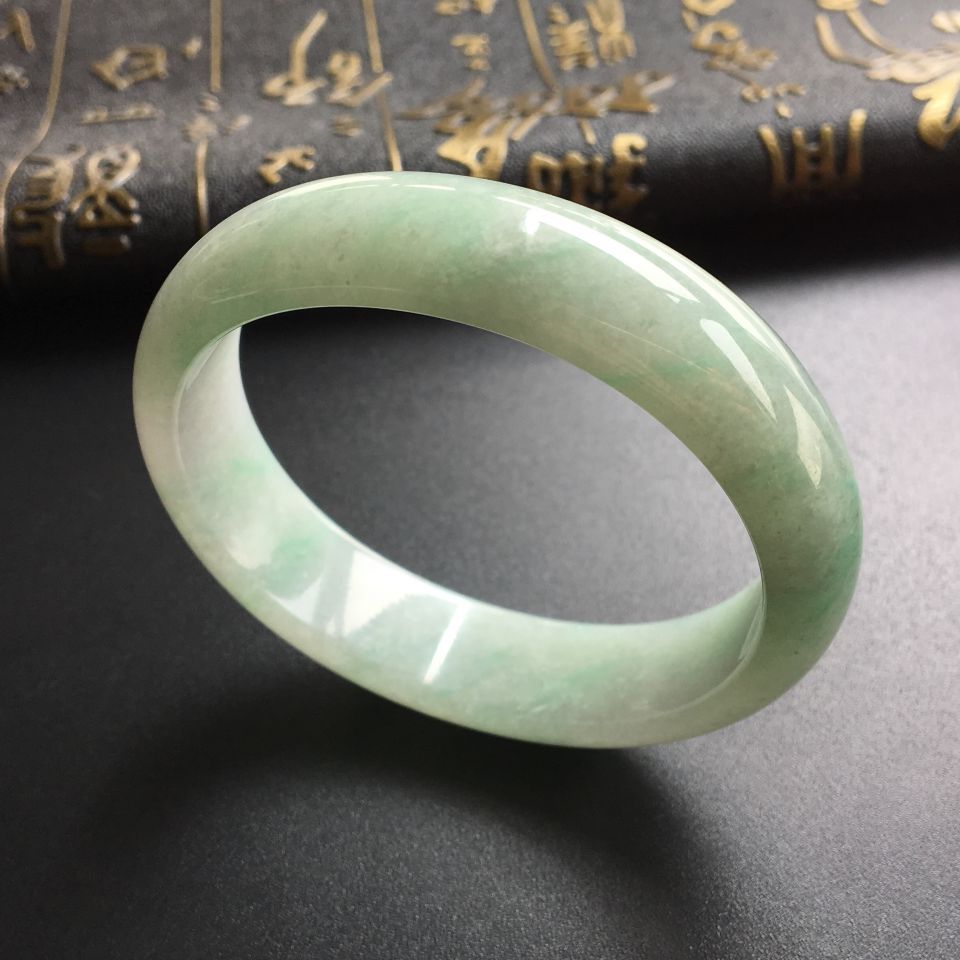 (超值推荐)糯冰种飘花贵妃镯(53.6mm-48.3mm)