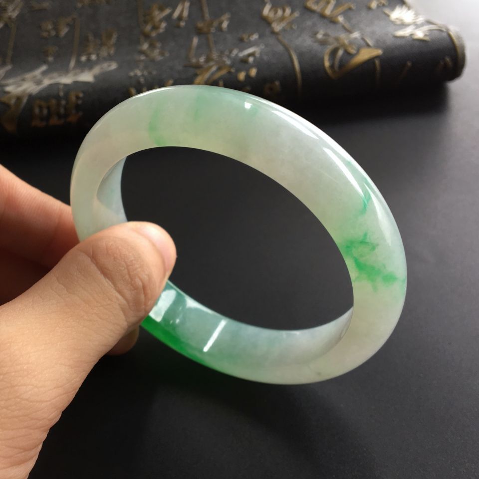 (超值推荐)糯冰种飘阳绿手镯(58.2mm)
