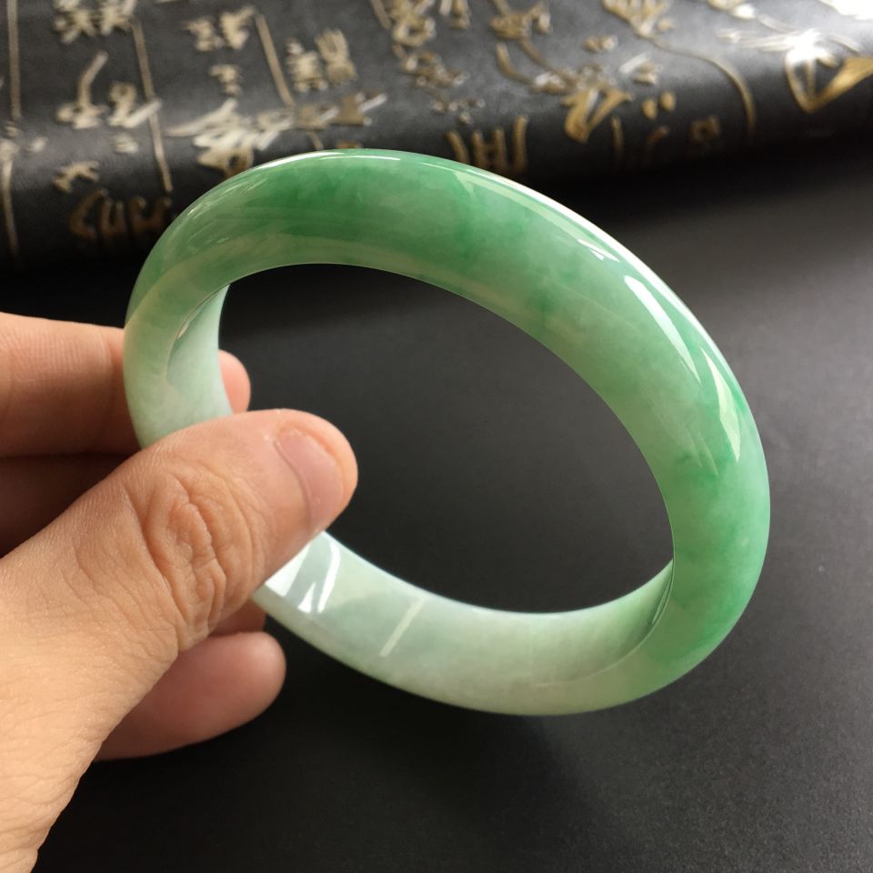 (超值推荐)糯冰种飘翠手镯(57.6mm)