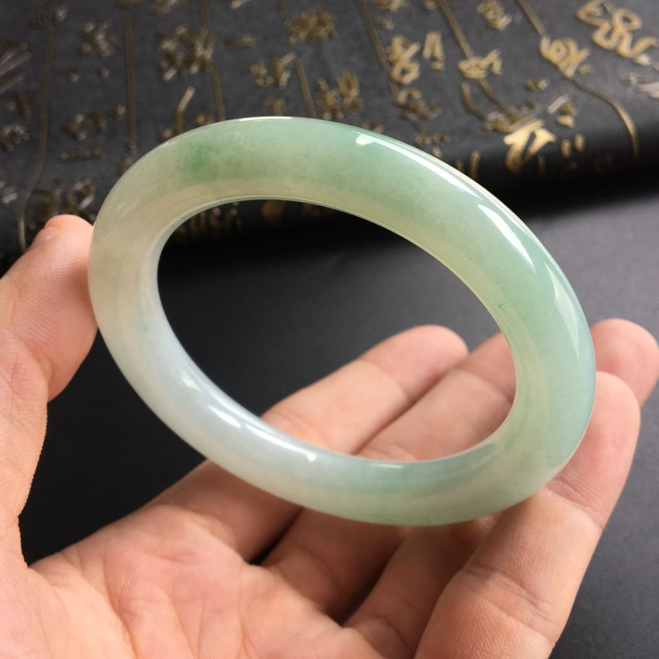 (超值推荐)糯冰种晴水略飘花圆条手镯(55.5mm)