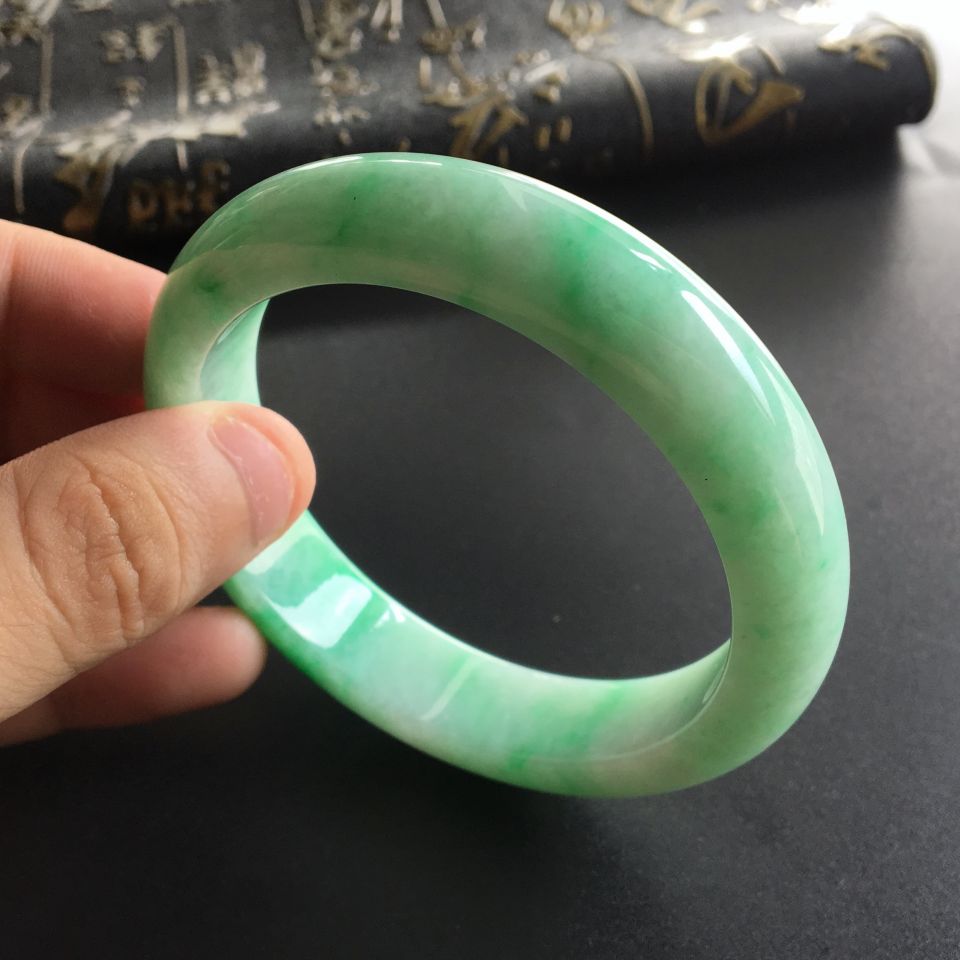 (超值推荐)糯冰种飘翠手镯(58.6mm)