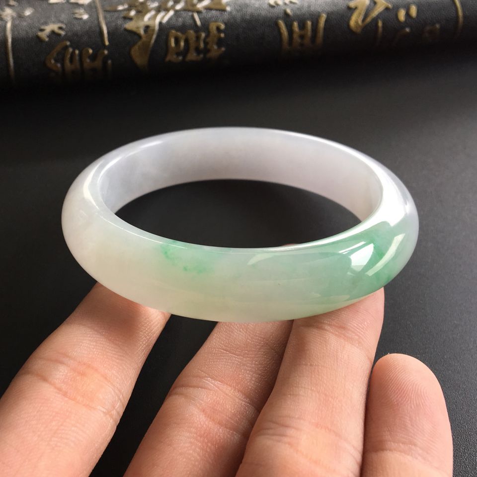 (超值推荐)糯冰种飘翠手镯(57.2mm)