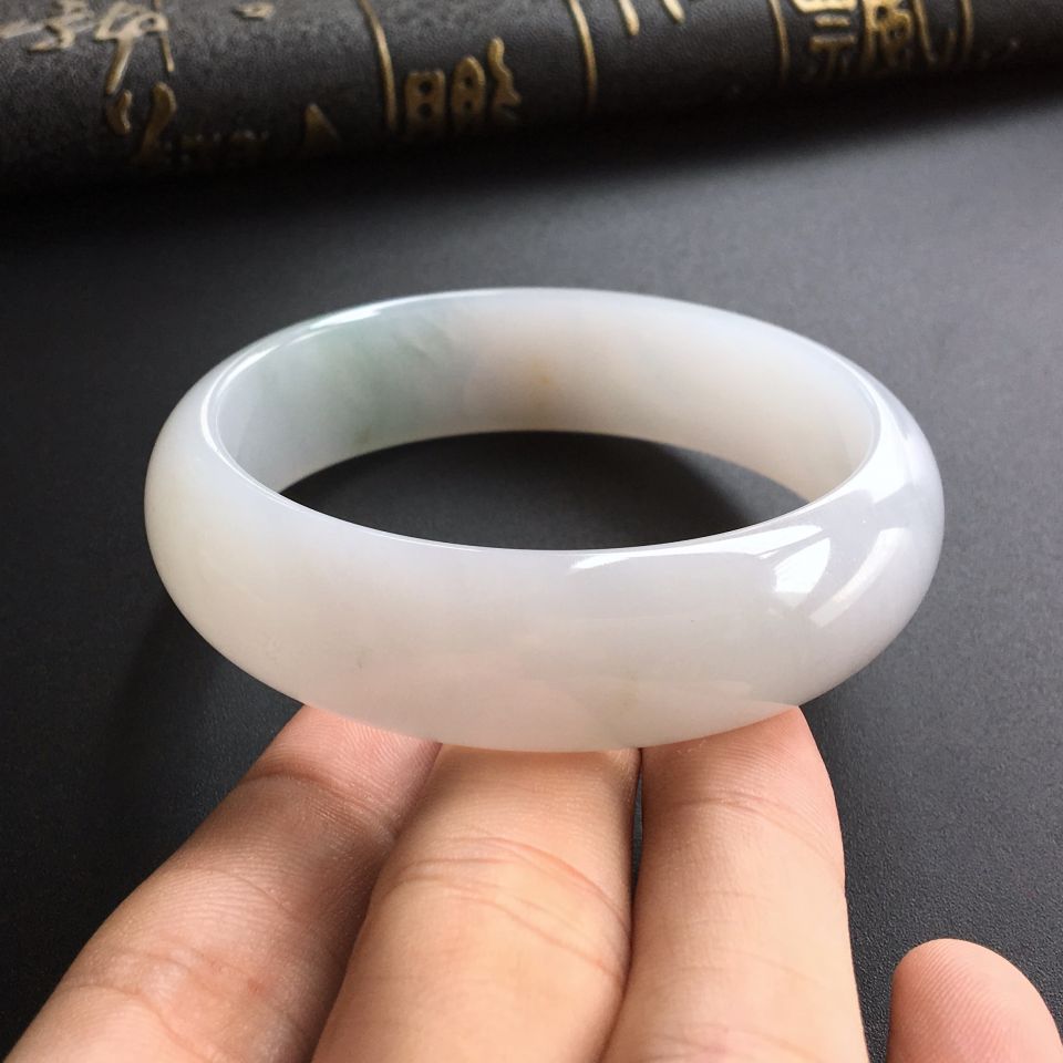 (超值推荐)糯冰种略飘花手镯(57.8mm)