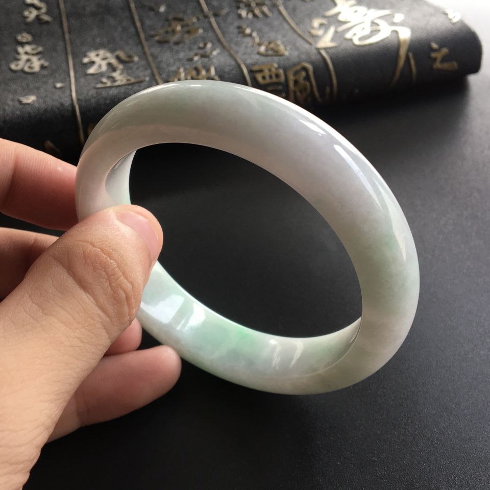 (超值推荐)糯冰种飘翠手镯(56.8mm)