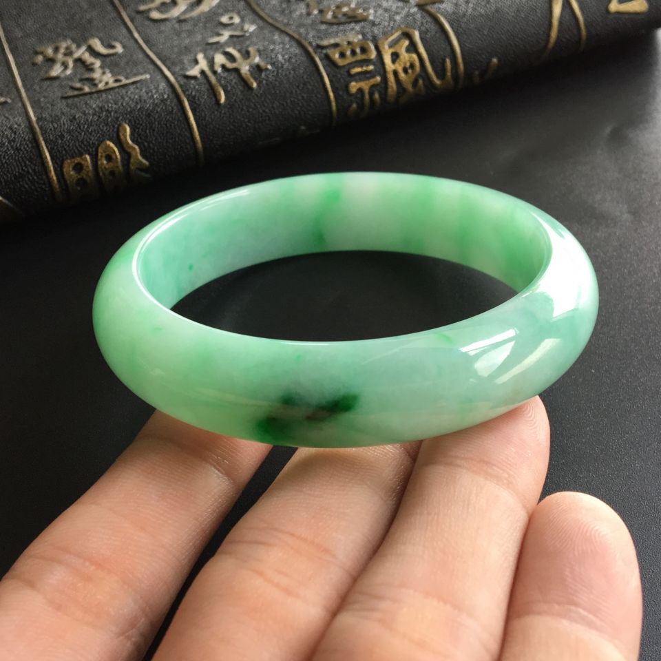 (超值推荐)糯冰种飘翠手镯(57.2mm)