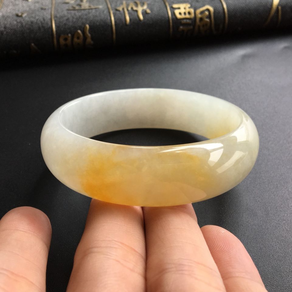 (超值推荐)糯冰种黄翡贵妃镯(55.4mm-50.4mm)