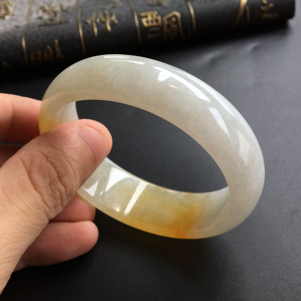 (超值推荐)糯冰种黄翡贵妃镯(55.4mm-50.4mm)