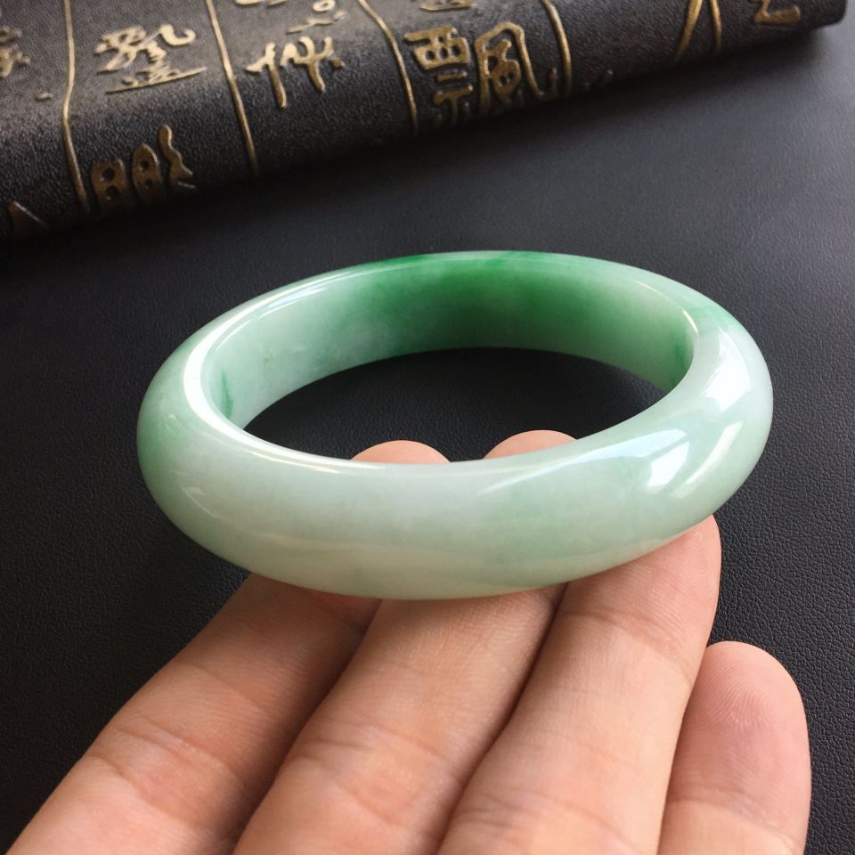 (超值推荐)糯冰种飘翠手镯(56.6mm)