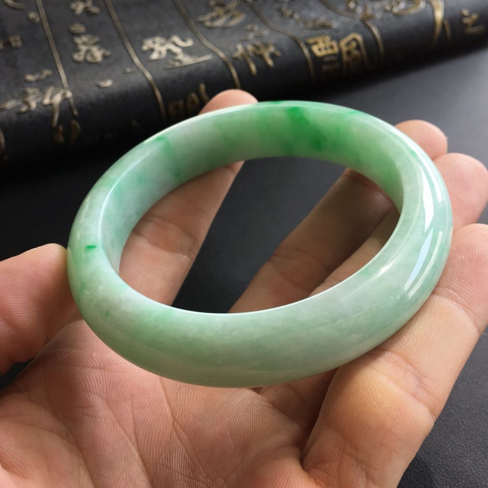 (超值推荐)糯冰种飘翠手镯(58.6mm)