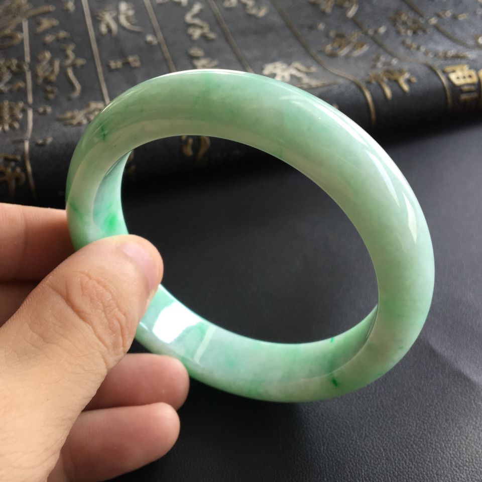 (超值推荐)糯冰种飘翠手镯(58.6mm)