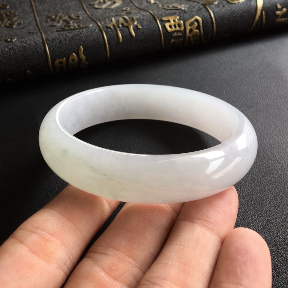 (超值推荐)糯冰种略飘花手镯(59.1mm)