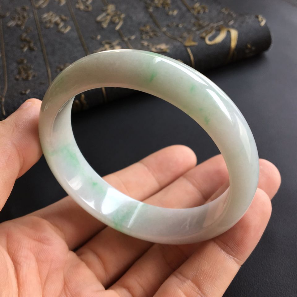 (超值推荐)糯冰种飘翠手镯(57.6mm)