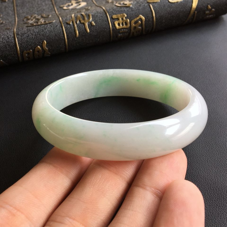 (超值推荐)糯冰种飘翠手镯(57.6mm)