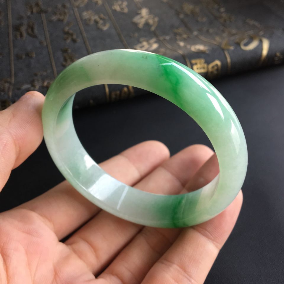 (超值推荐)糯冰种飘翠手镯(56mm)