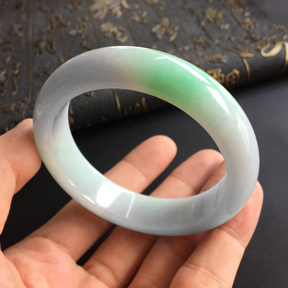 (超值推荐)糯冰种飘翠手镯(57mm)