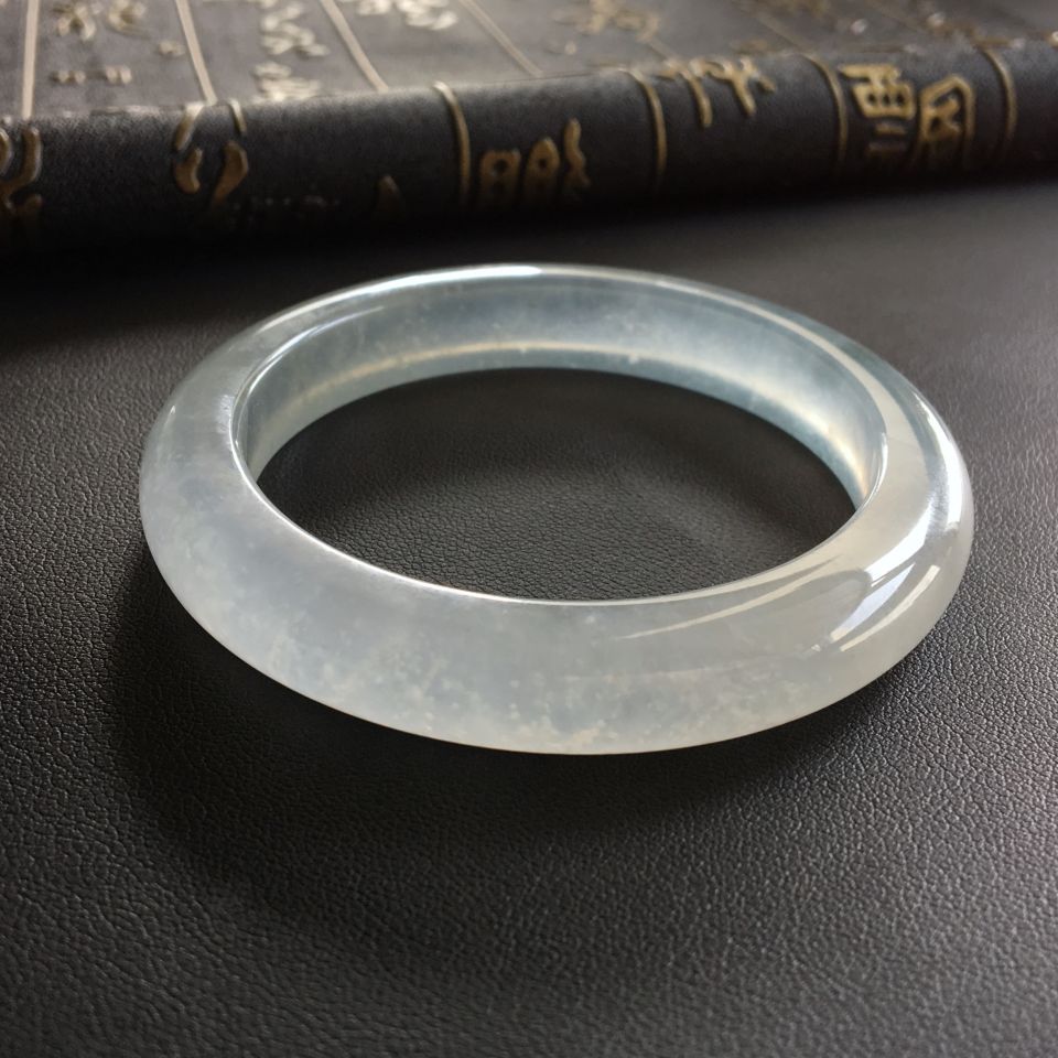 (超值推荐)冰玻种淡晴水手镯(54.6mm)