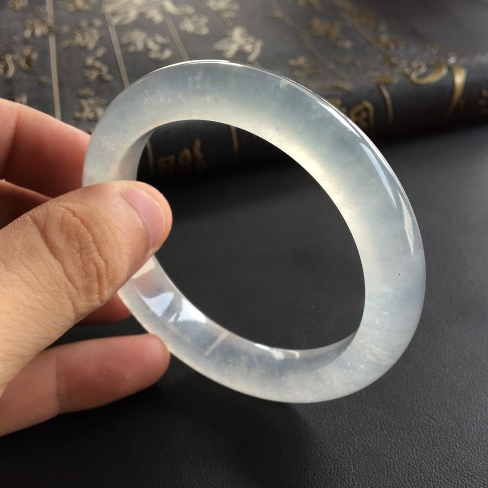 (超值推荐)冰玻种淡晴水手镯(54.6mm)