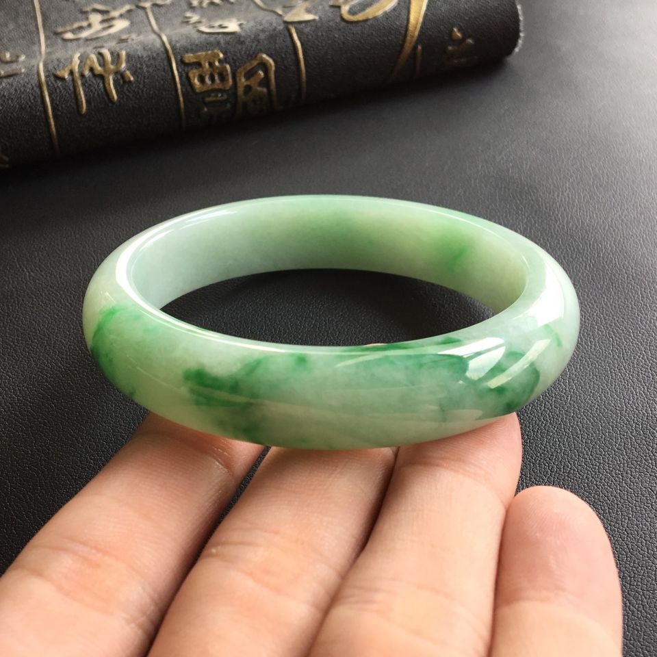 (超值推荐)糯冰种飘翠手镯(58mm)