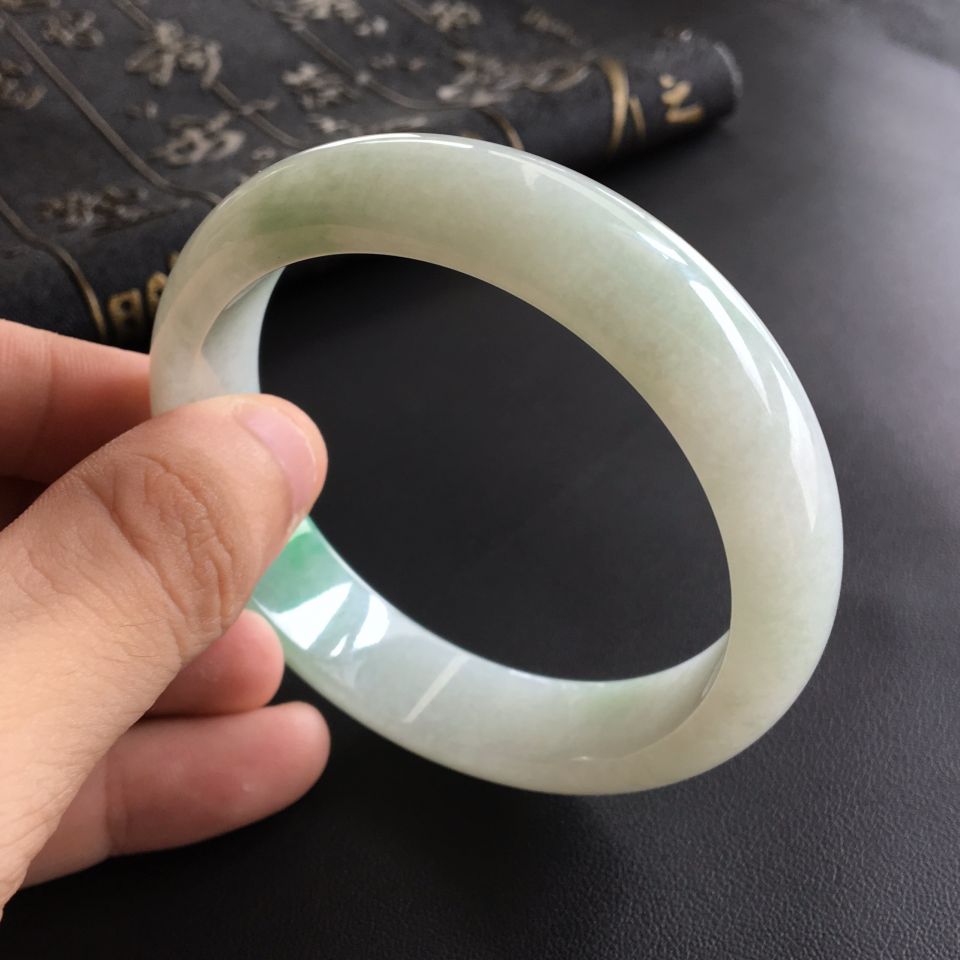 (超值推荐)糯冰种飘翠手镯(58mm)