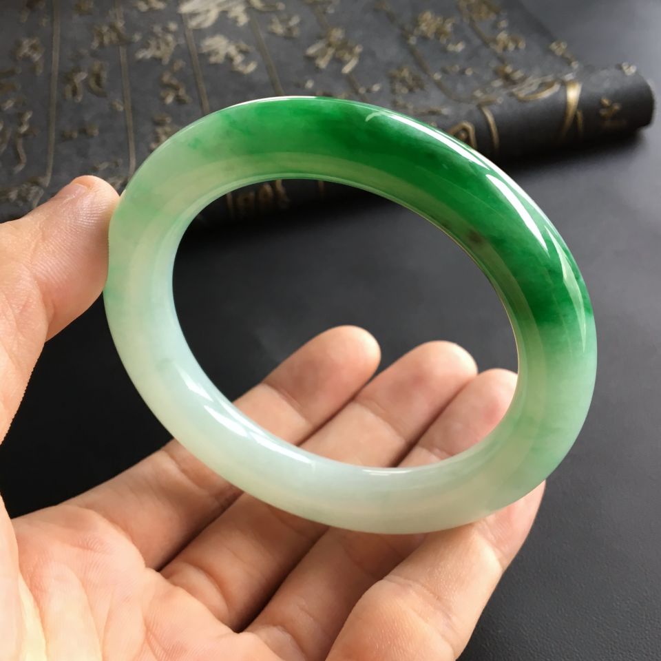 (超值推荐)糯冰种飘翠圆条手镯(57.4mm)