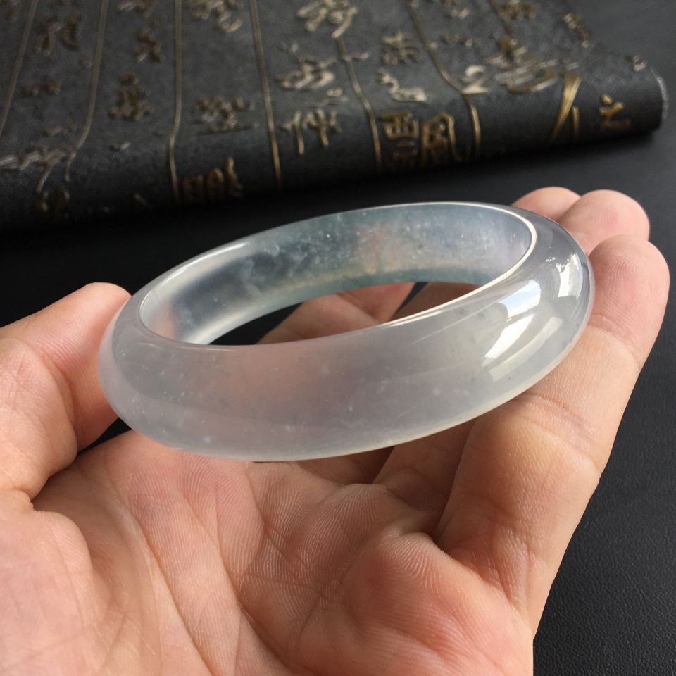 (超值推荐)冰玻种略飘花手镯(56.7mm)