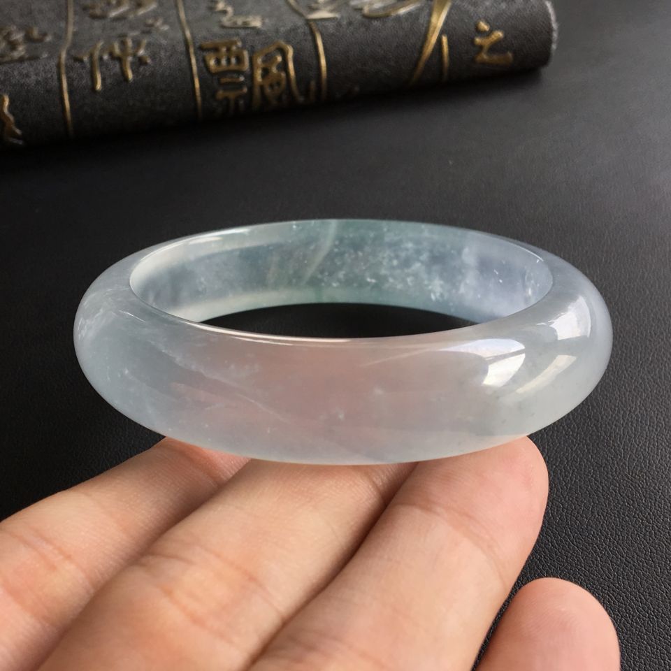 (超值推荐)冰玻种略飘花手镯(56.7mm)