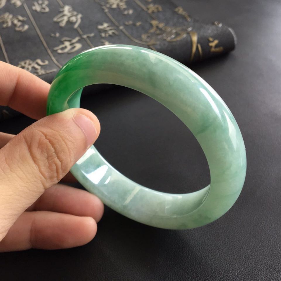 (超值推荐)糯冰种飘阳绿手镯(57mm)