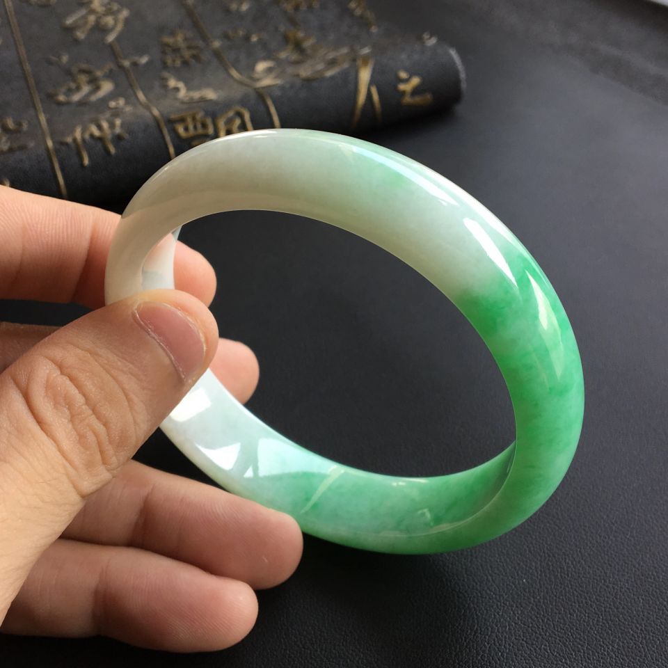 (超值推荐)糯冰种飘翠手镯(58.2mm)