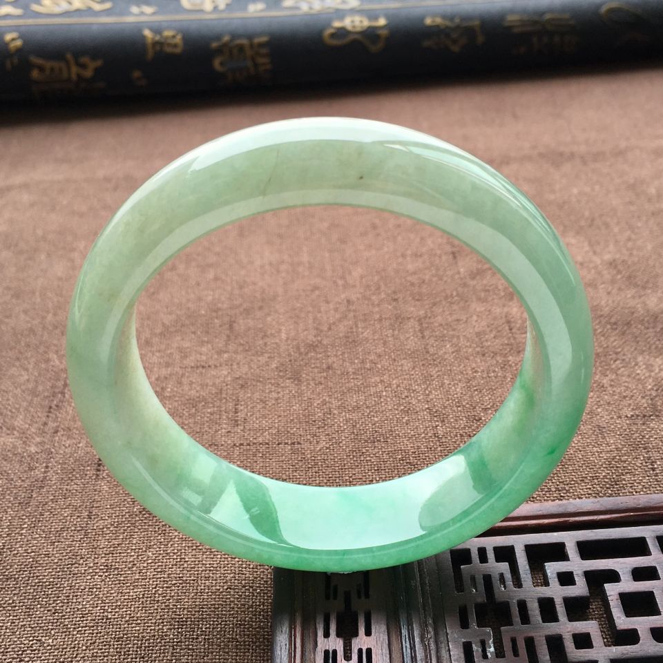 (超值推荐)糯冰种飘翠手镯(58.6mm)