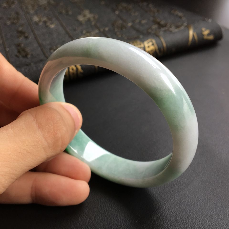 (超值推荐)糯冰种飘翠手镯(56mm)