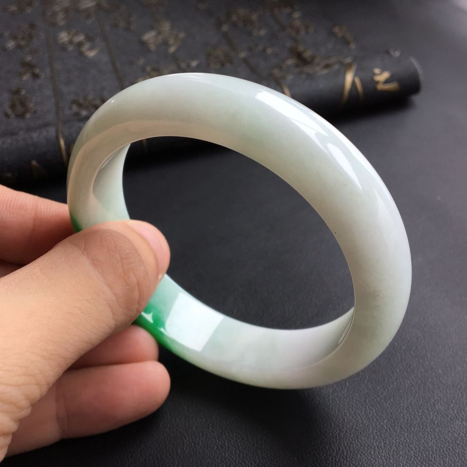 (超值推荐)糯冰种飘翠手镯(57.8mm)