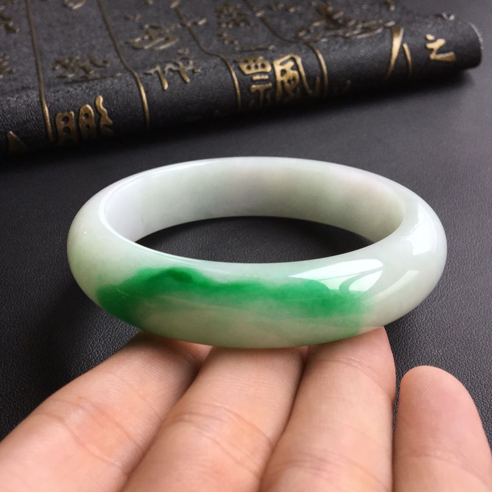 (超值推荐)糯冰种飘翠手镯(57.8mm)