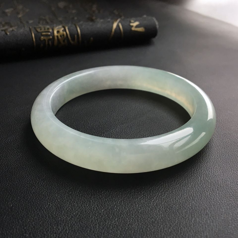 (超值推荐)糯冰种晴水手镯(55.2mm)