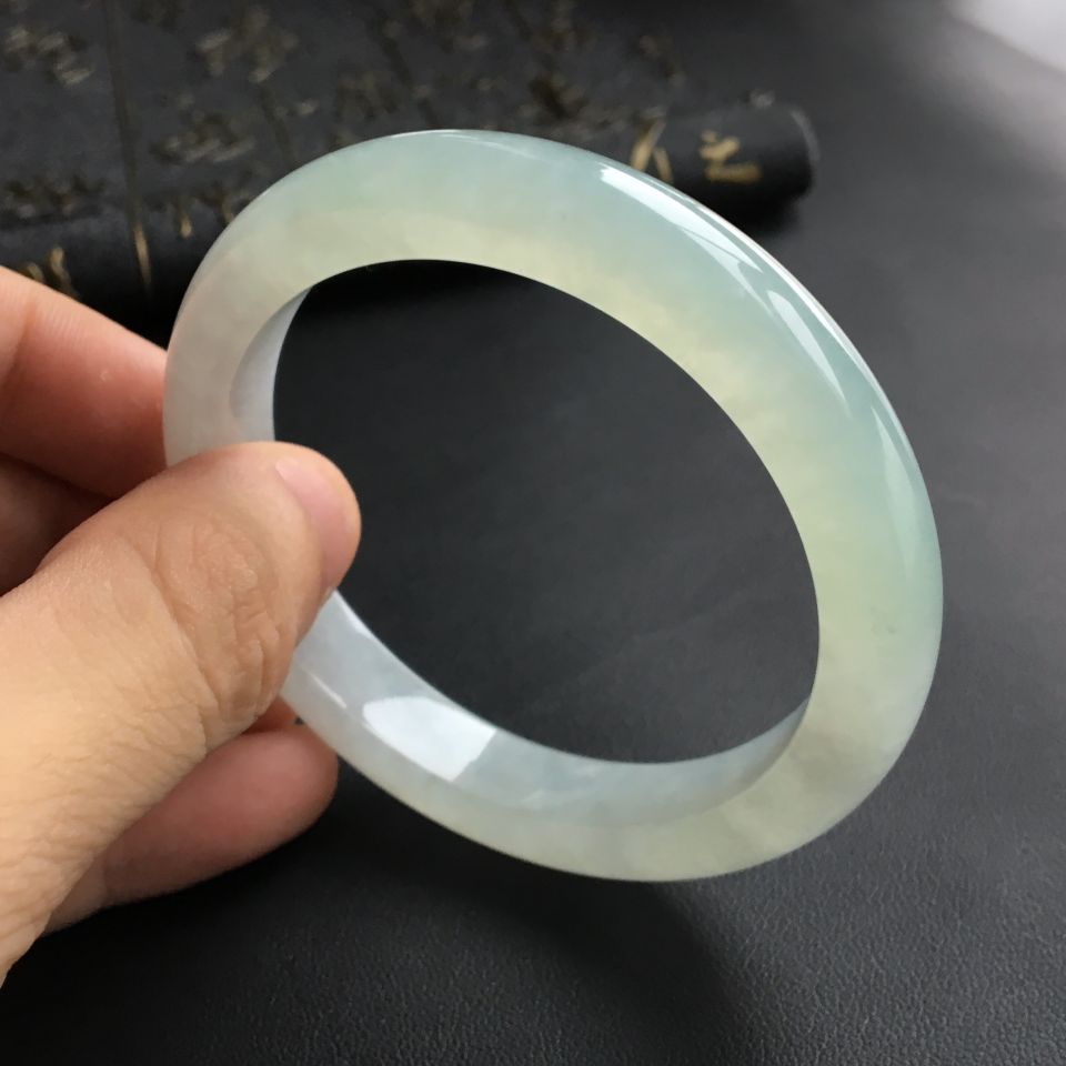 (超值推荐)糯冰种晴水手镯(55.2mm)