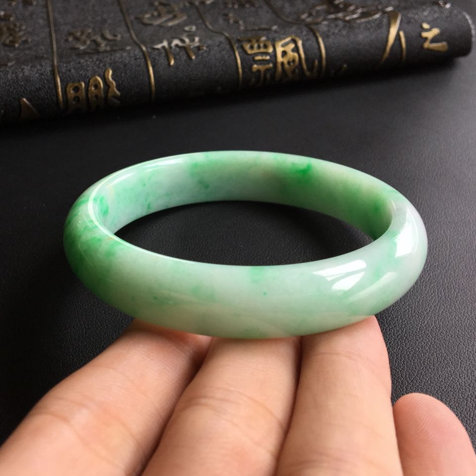 (超值推荐)糯冰种飘翠手镯(58mm)