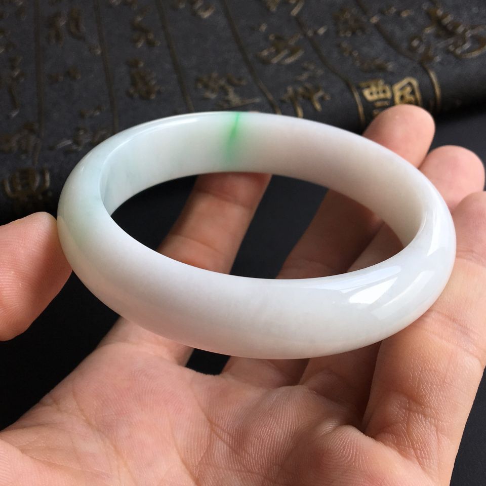 (超值推荐)糯冰种略飘翠手镯(58.6mm)