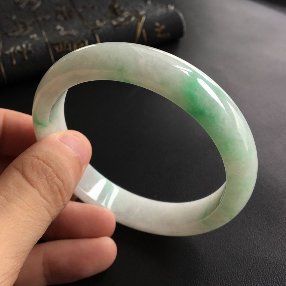 (超值推荐)糯冰种飘翠手镯(58.7mm)