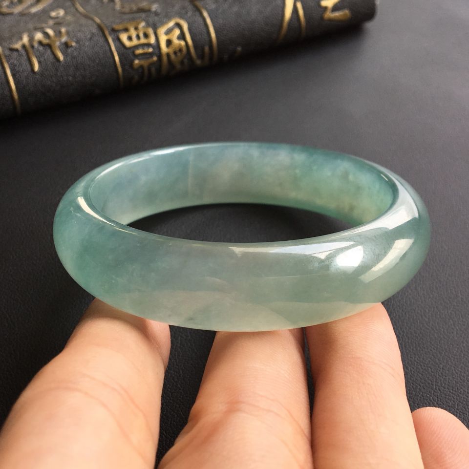 (超值推荐)冰种晴水略飘花手镯(53.5mm)